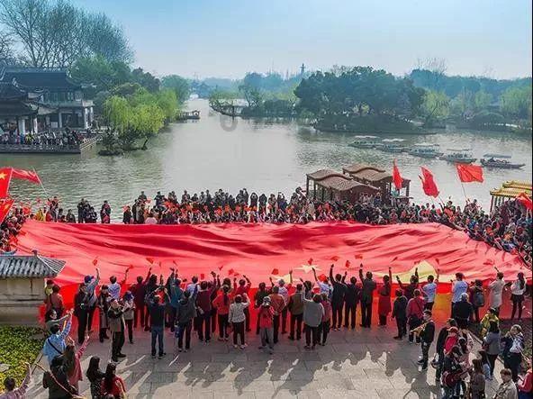 逃离破旧弃城